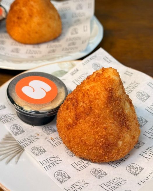 Coxinha crocante empanada na farinha panko